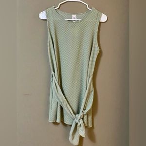 2 Hearts Sleeveless Women’s Polka Dot Blouse With Tie at Waist Large Green